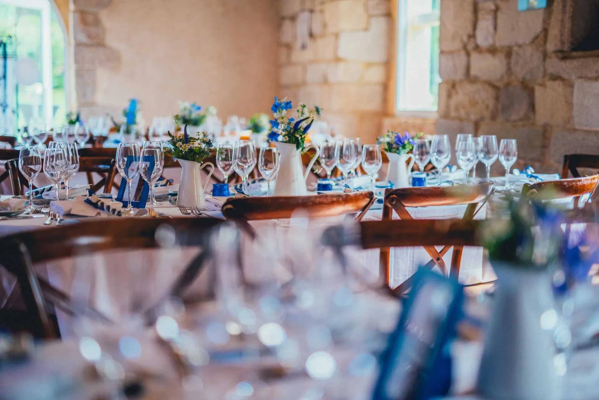 Tables de mariage dressées par le traiteur Les Temps Gourmands à Pont-l'Abbé